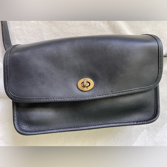 Genuine Vintage COACH Leather Purse - Picture 4 of 15